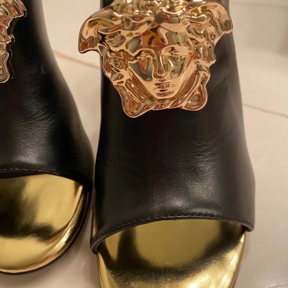 🌹VERSACE SOFT BLACK LEATHER HEELS w/ FAB GOLD HEELS ~ NEW & NEVER WORN - Picture 3 of 8